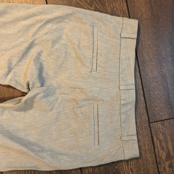 Women’s Gray Dress Capris size 2 Banana Republic - Picture 4 of 4